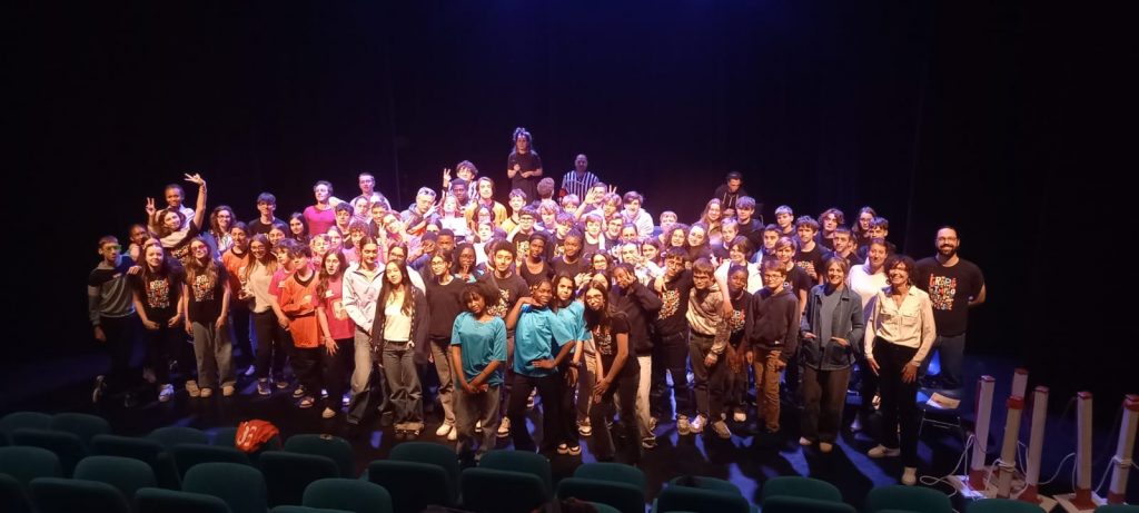 Lire la suite à propos de l’article Théâtre d’impro : participation des élèves de St Au au Trophée des Collèges